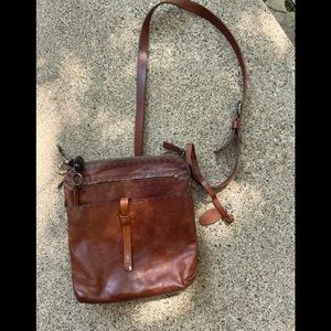 GORGEOUS Henry Beguelin brown crossbody handbag.